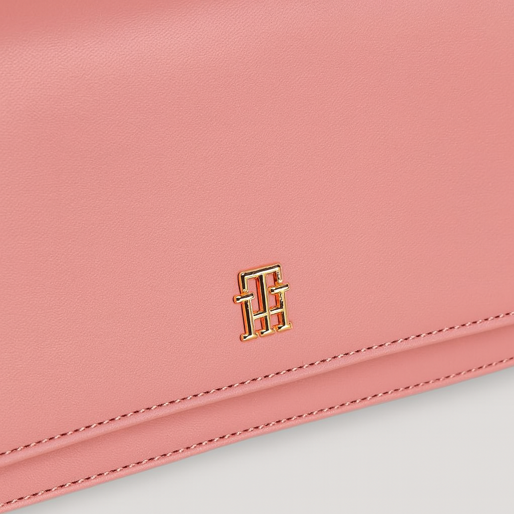 Tommy Hilfiger Small Crossover Chain Bags