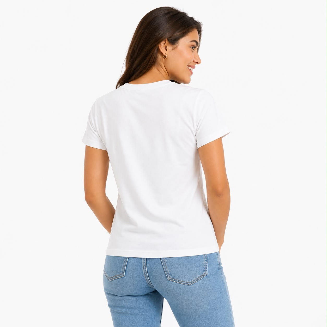 Olly Z White short-sleeved t-shirt stands out for a striking design