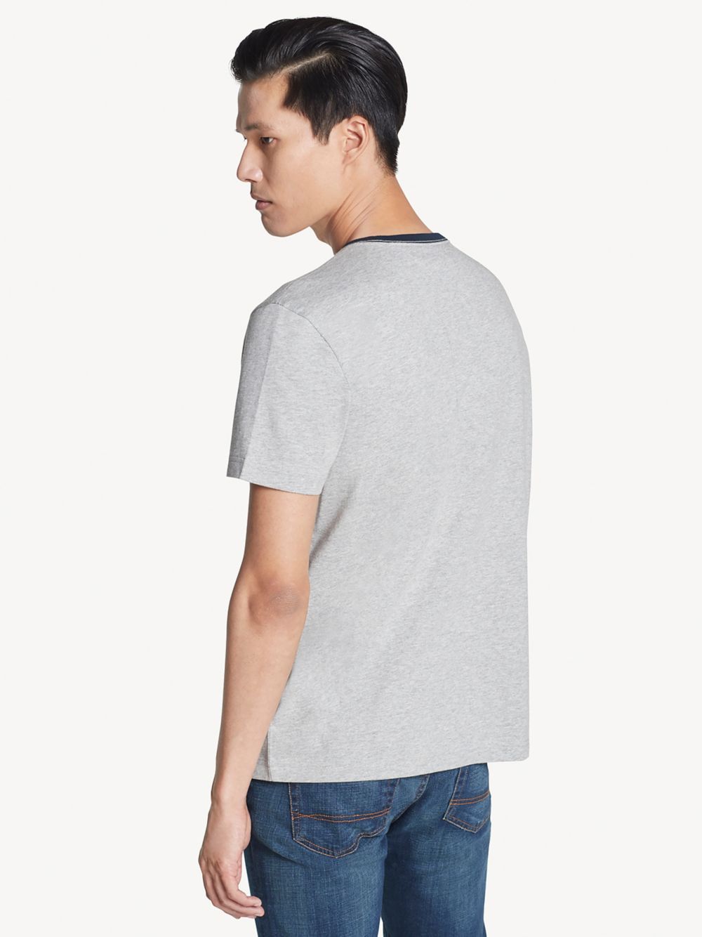 Tommy Hilfiger Essential Flag Logo T-Shirt