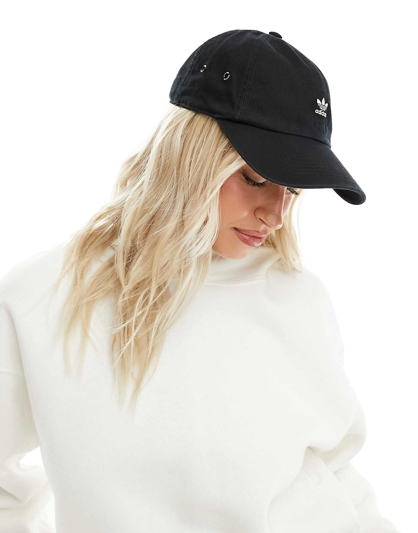 Adidas relaxed mini logo cap