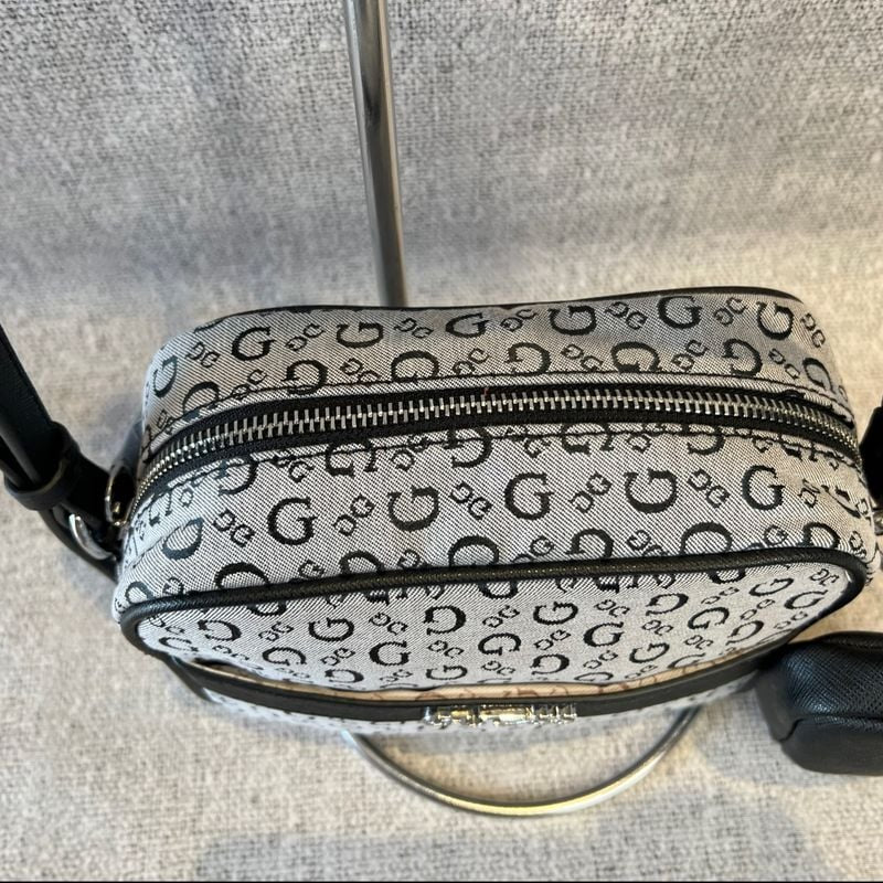 Guess- Bolso Bandolera , Guess Color Gris y Negro