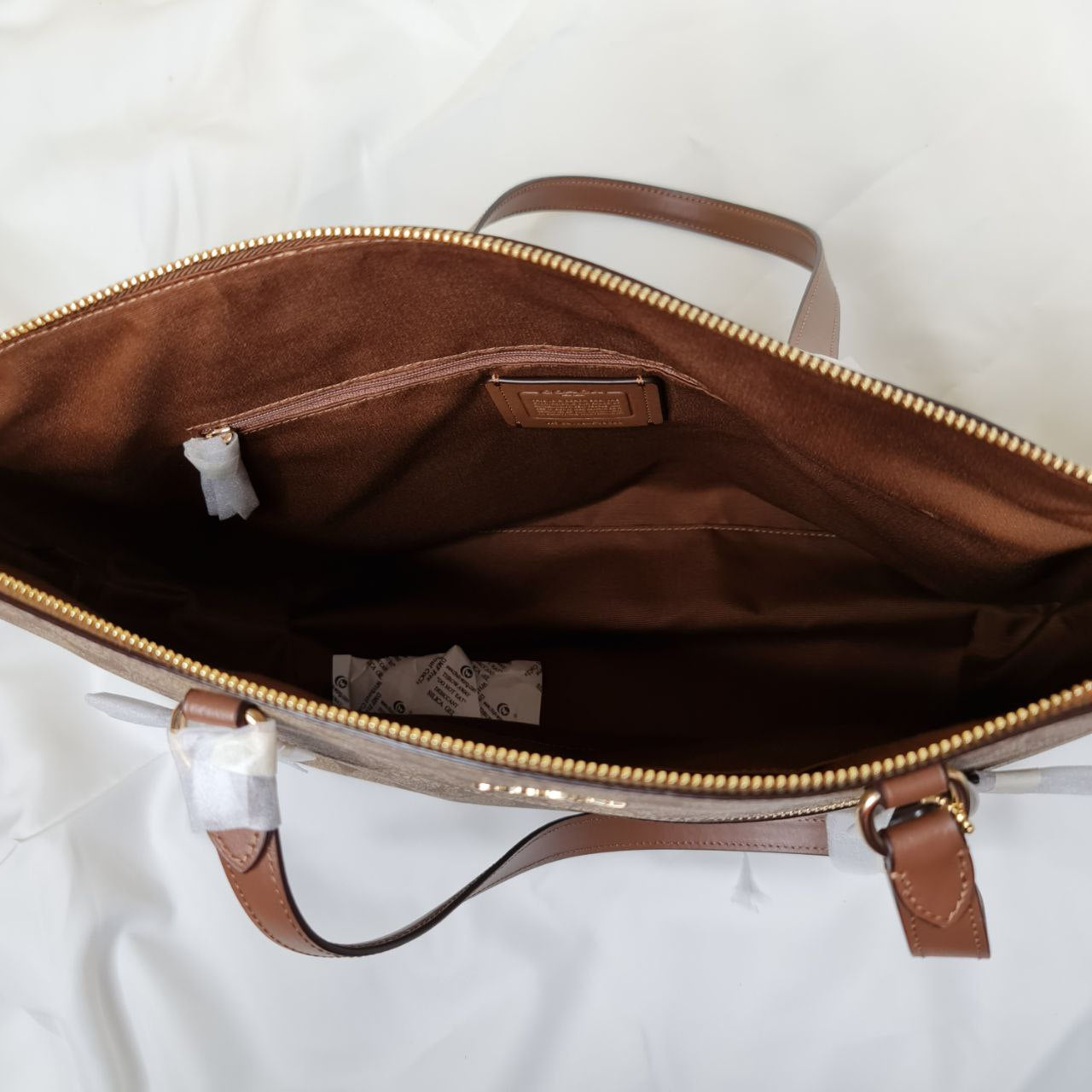 Gallery Tote In Signature Canvas