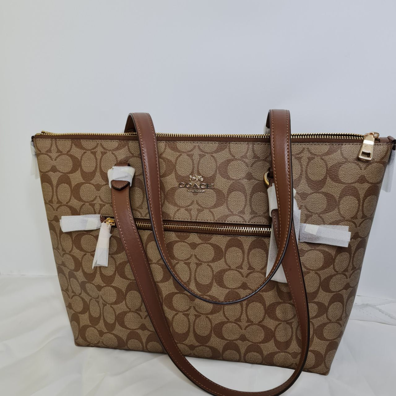 Gallery Tote In Signature Canvas