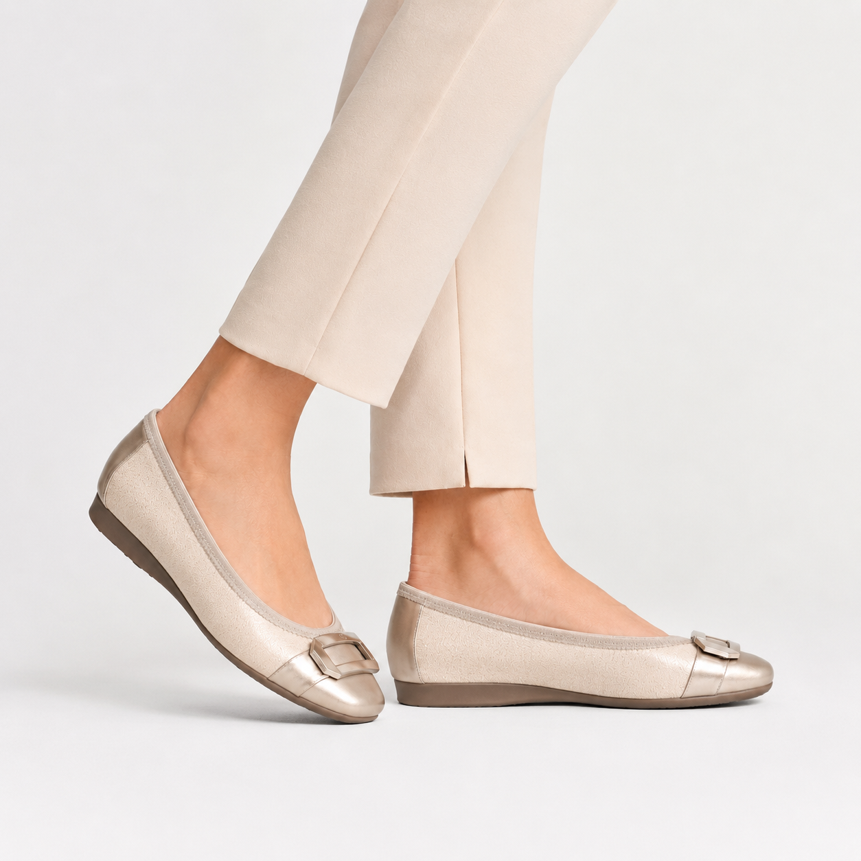 Anne Klein ballerinas model Uplift in peat or beige