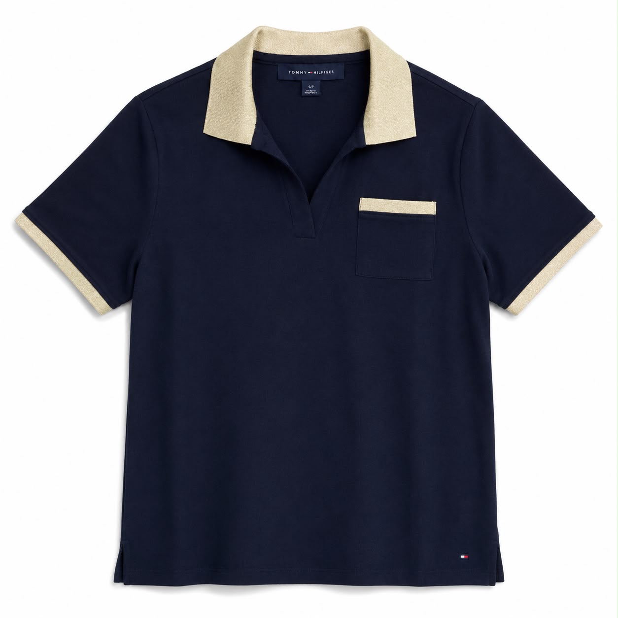 Tommy Hilfiger polo shirt for women stands out for its neck and pocket