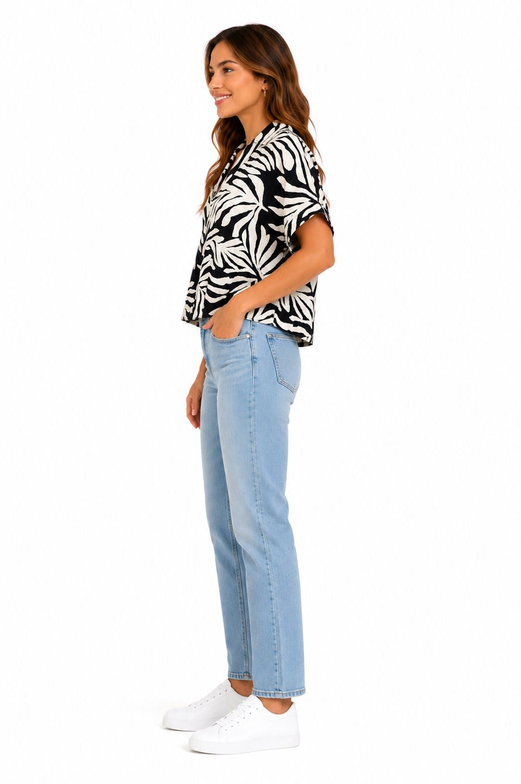 RACHEL ROY-Short-sleeved blouse with black and white tropical leaf print