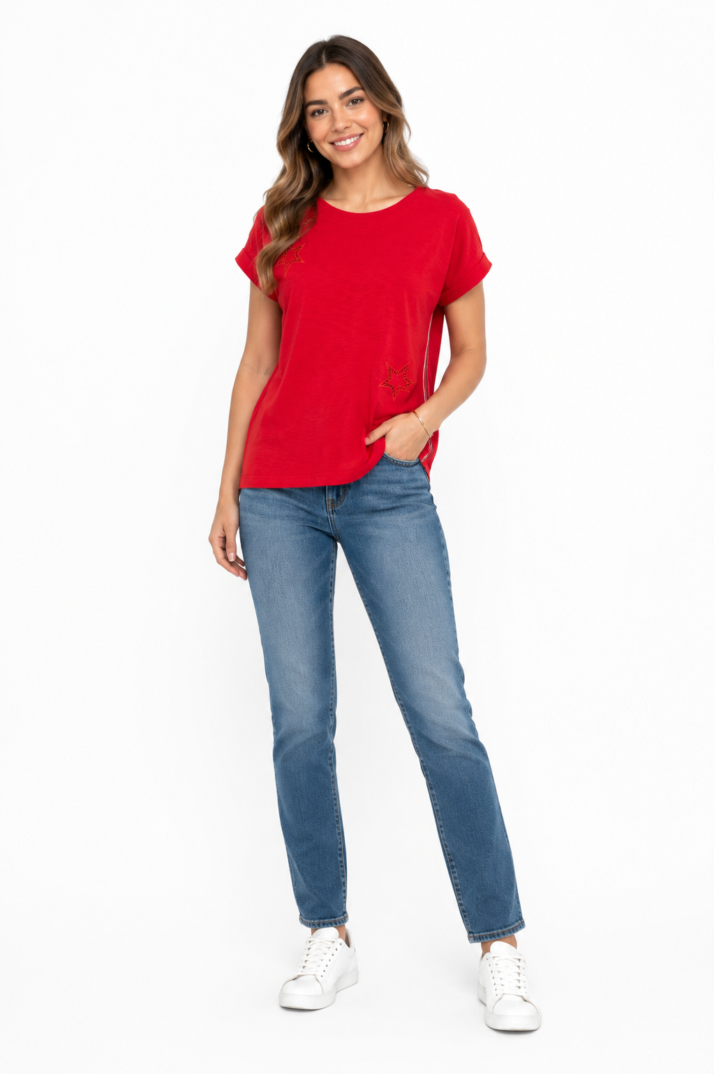 JANE+DELANCEY-Red t-shirt features embroidered star appliques on the chest