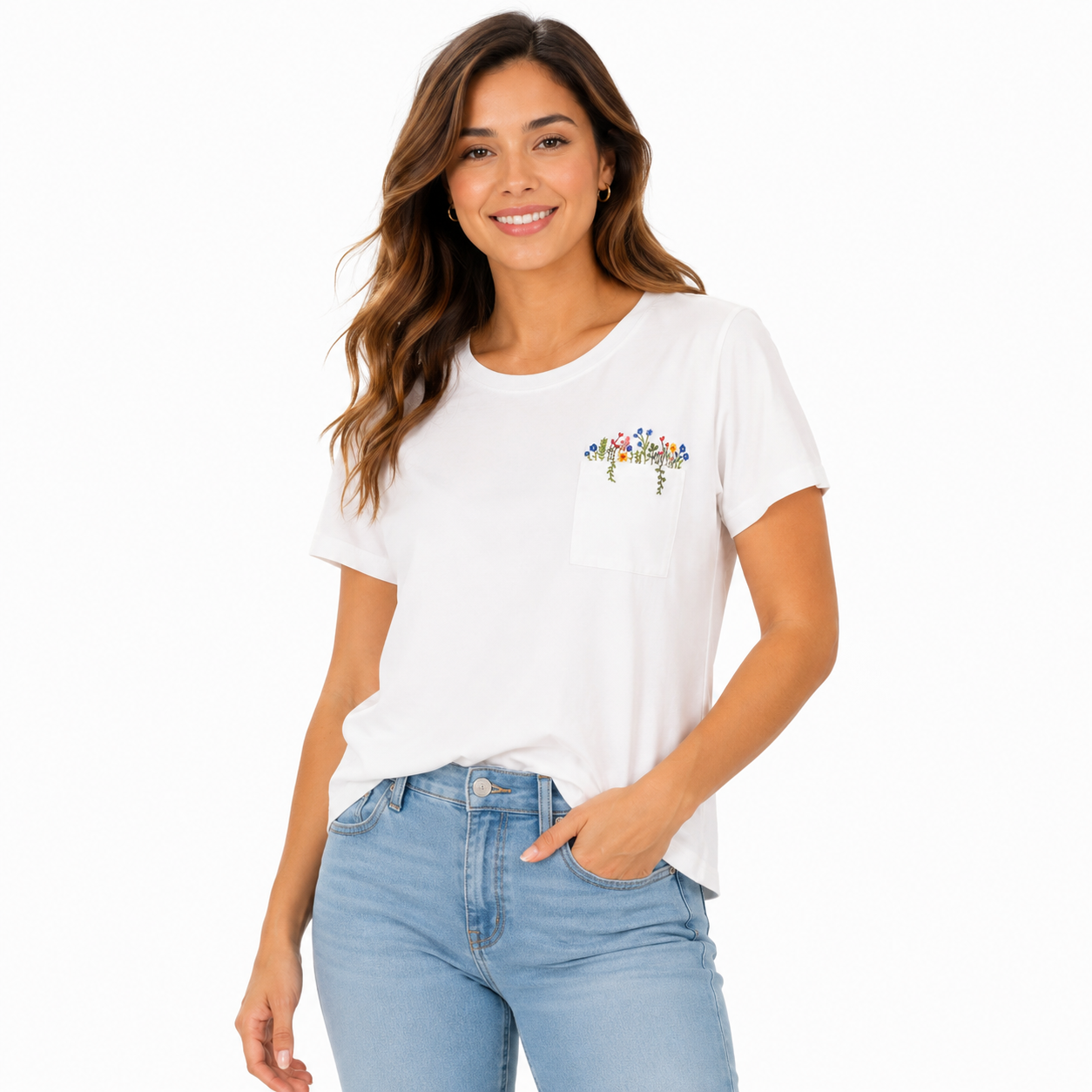 GREEN ENVELOPE-White T-shirt with wildflower embroidery in the pocket of the Green Envelope brand