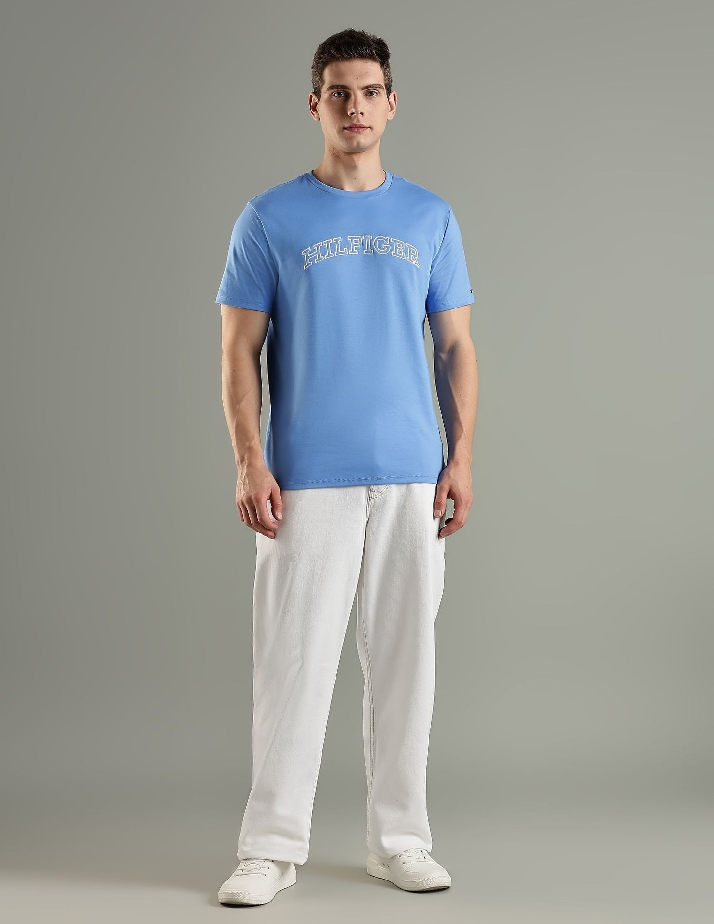 Tommy Hilfiger-Camiseta Tommy Hilfiger de Corte Regular con Logotipo Bordado para Hombre