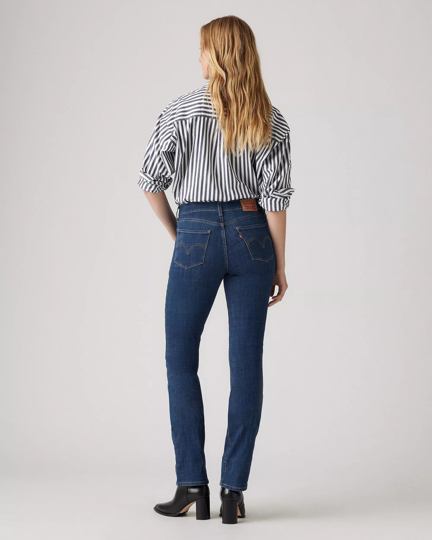 CLASSIC STRAIGHT FIT WOMEN'S JEANS
