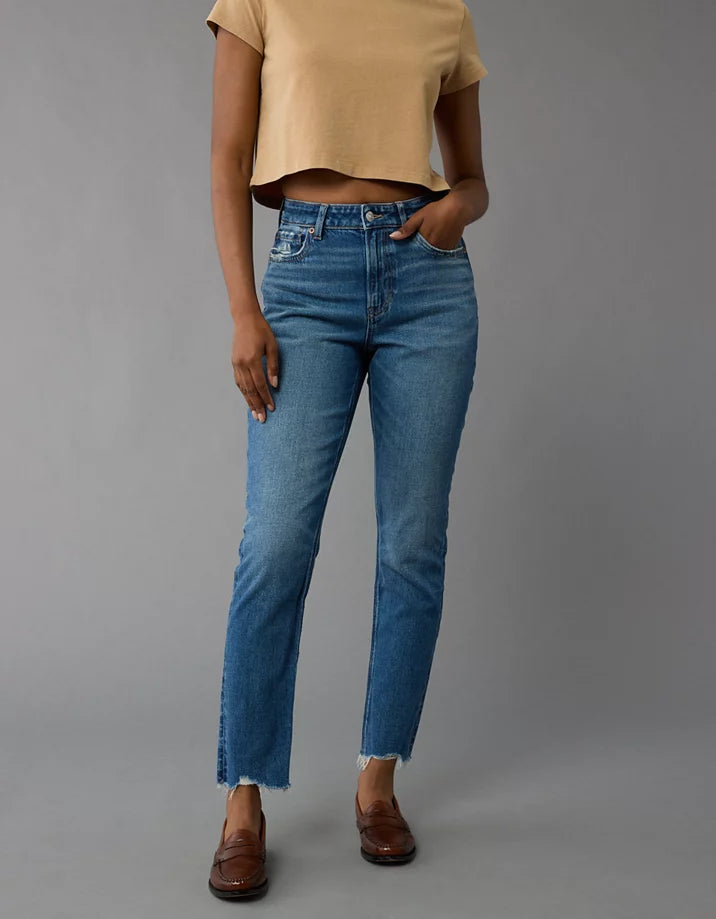 AE Strigid Mom Jean High-waisted, tapered & ankle-skimming. Proof that mom knows best