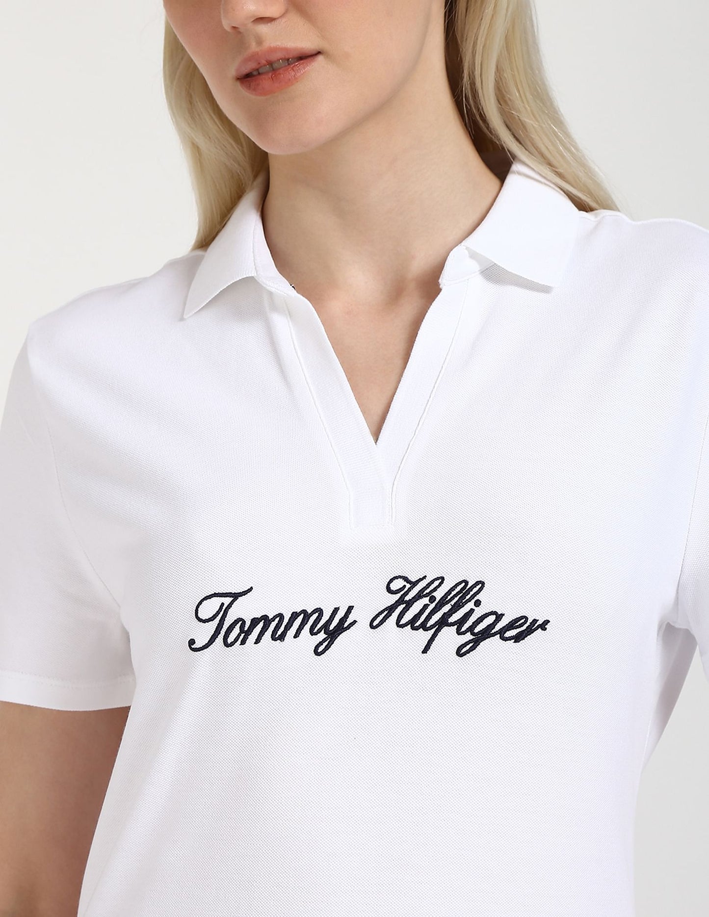 Tommy Hilfiger Camiseta Blanca De Mujer Para Un Look Clásico