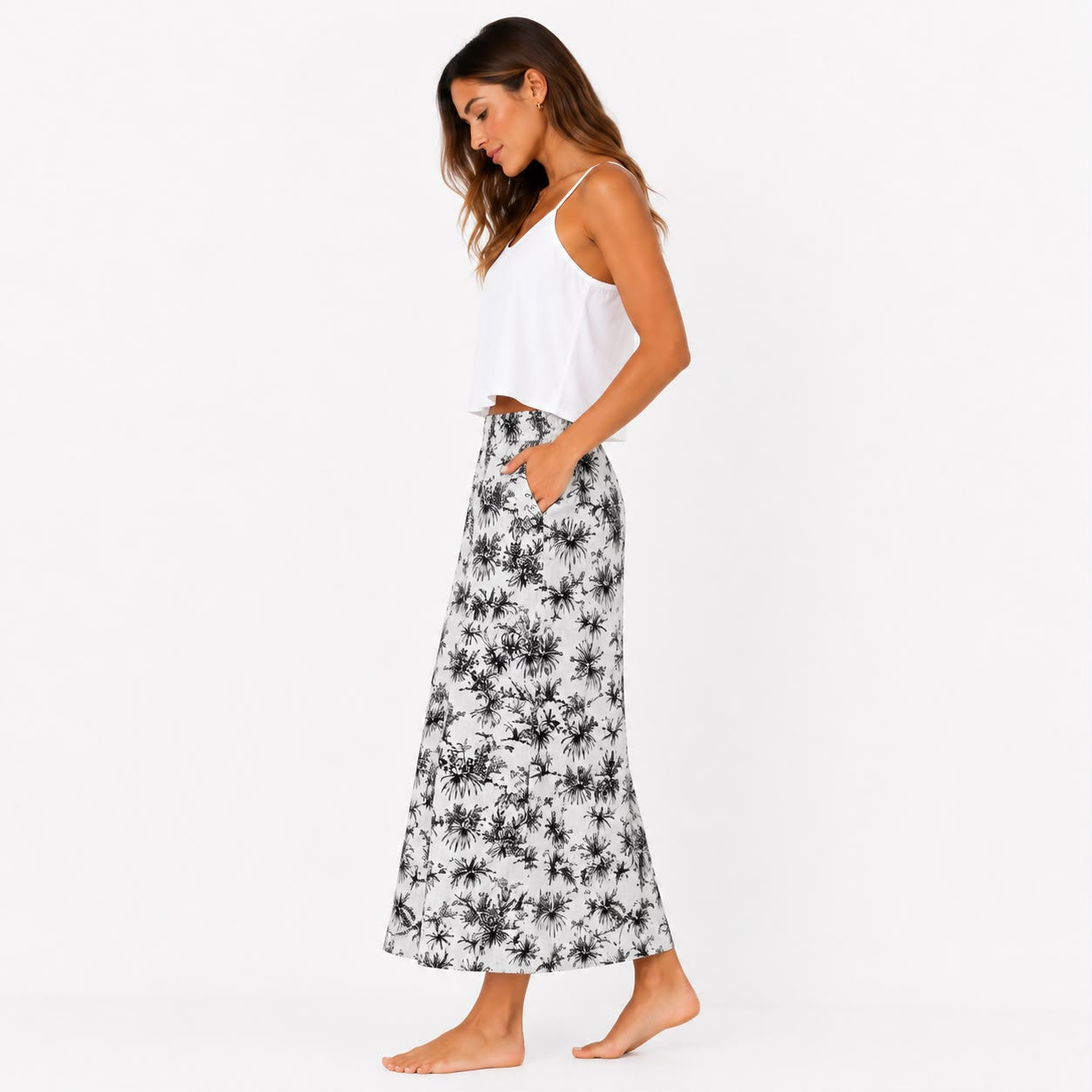 C&C California The pants are C&C California wide-leg and linen with a tropical black and white print