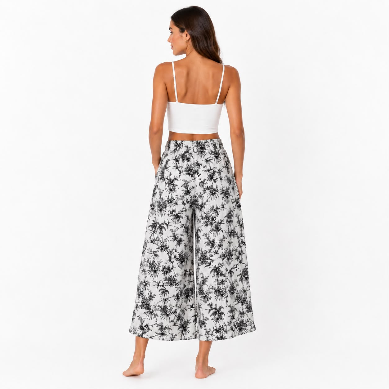 C&C California The pants are C&C California wide-leg and linen with a tropical black and white print