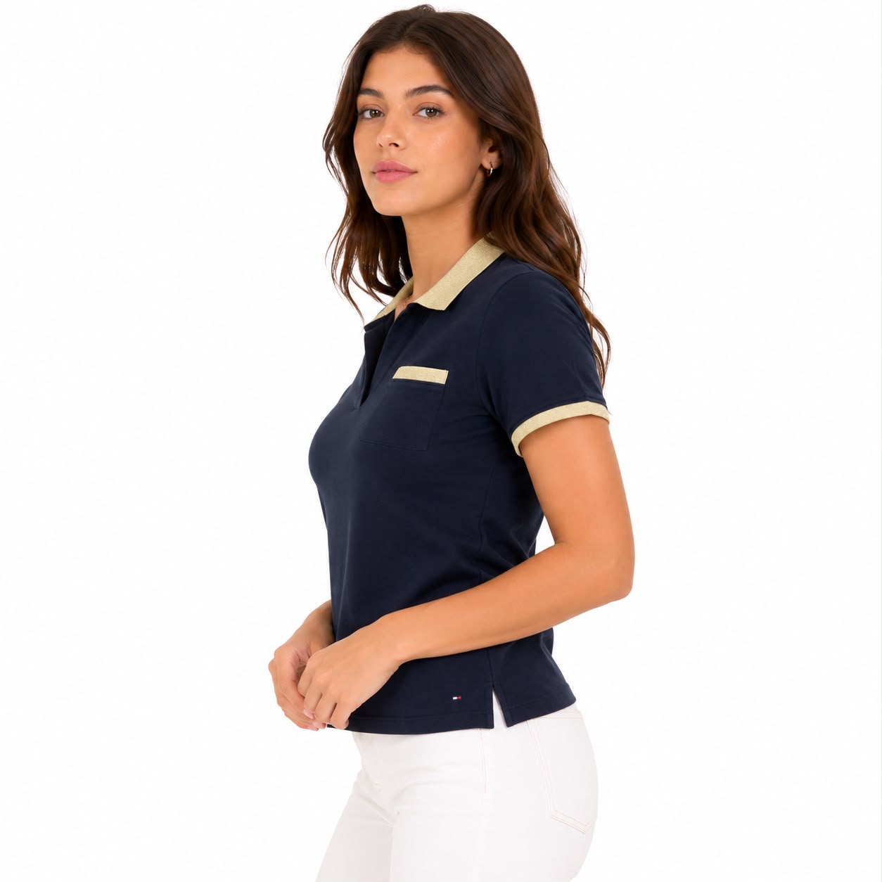 Tommy Hilfiger polo shirt for women stands out for its neck and pocket
